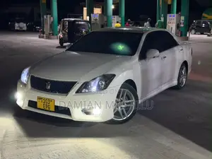 Toyota Crown 2012 White