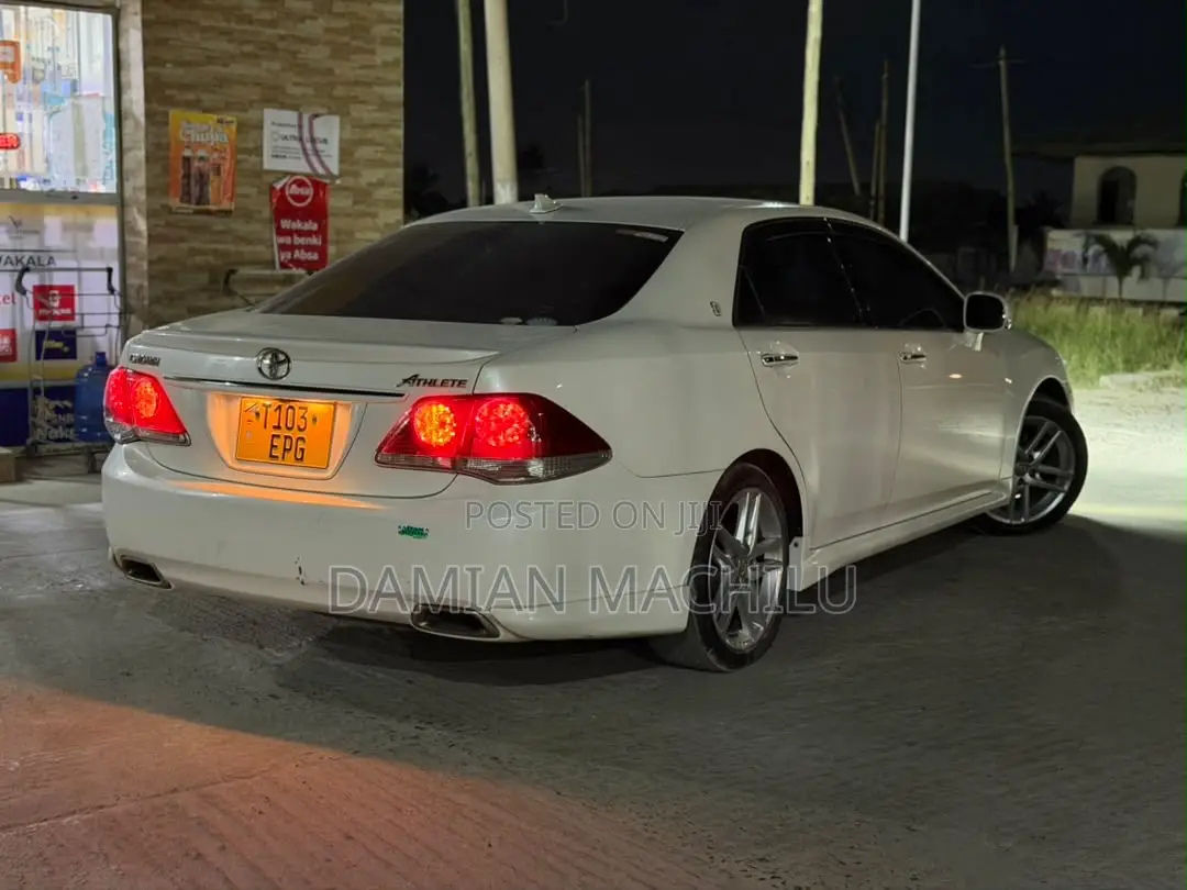Toyota Crown 2012 White