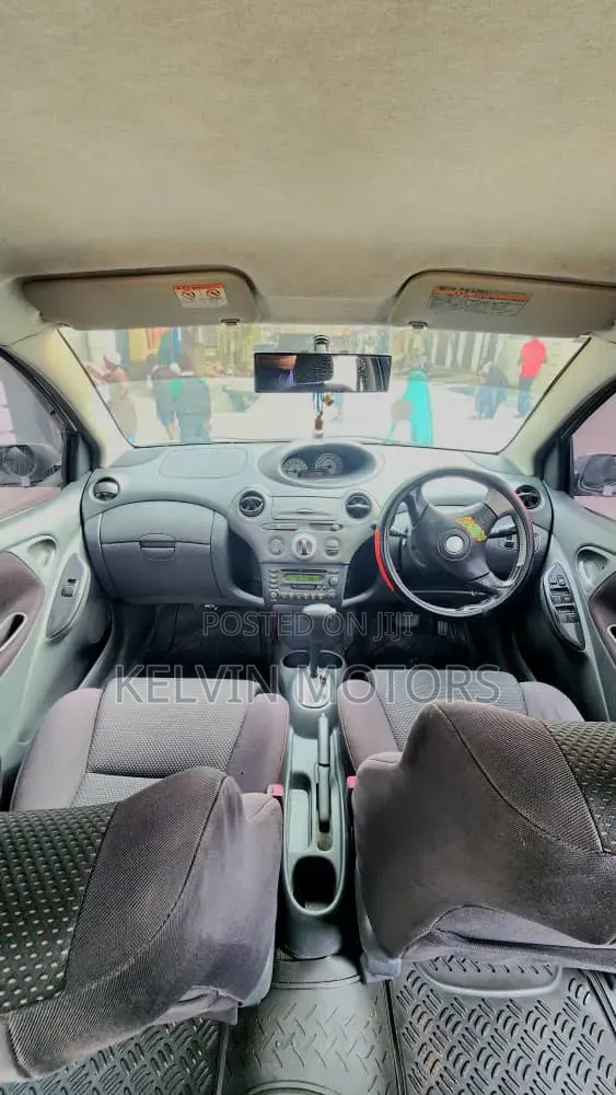 Toyota Vitz 2004 Silver