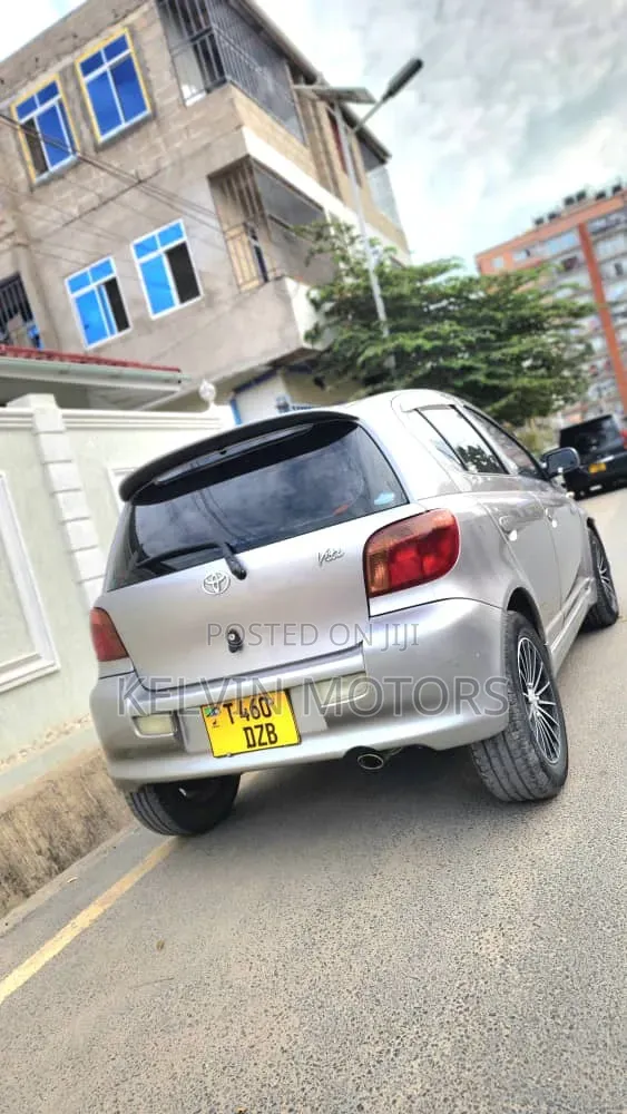 Toyota Vitz 2004 Silver