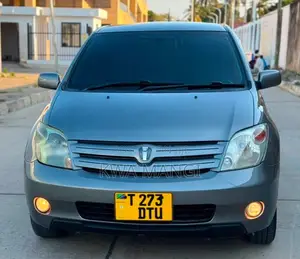 Toyota IST 2005 Gray