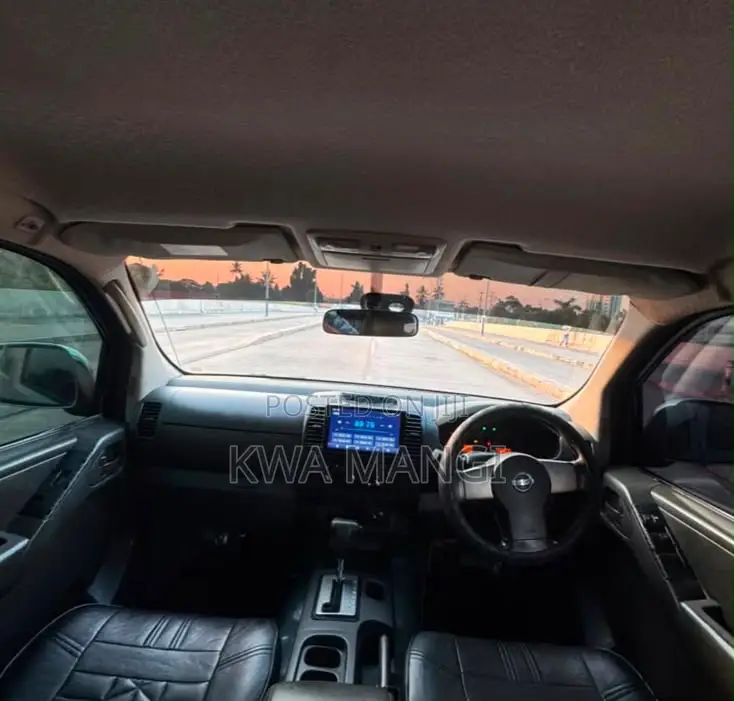 Nissan Navara 2011 Gray
