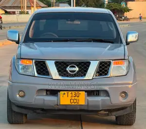 Nissan Navara 2011 Gray