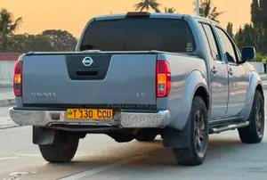 Nissan Navara 2011 Gray