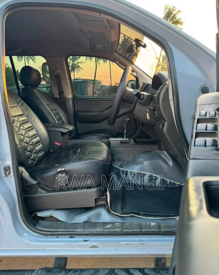 Nissan Navara 2011 Gray