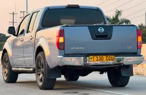 Nissan Navara 2011 Gray