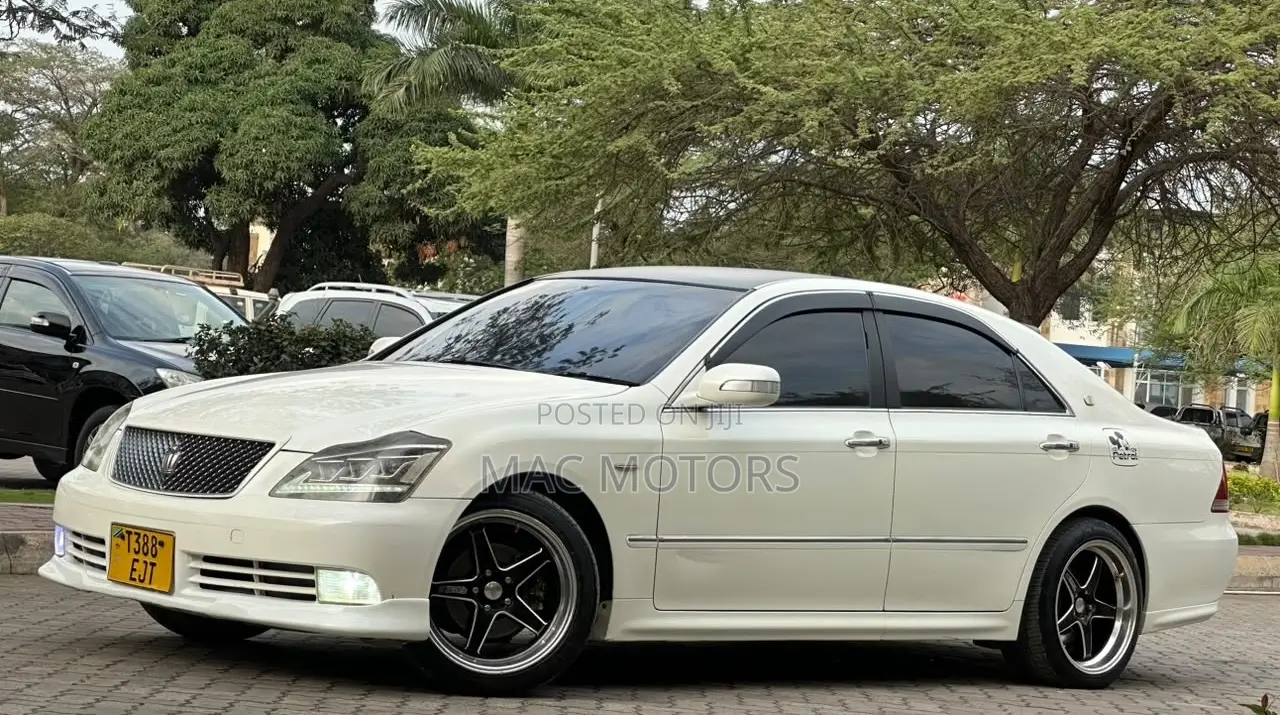 Toyota Crown 2004 White