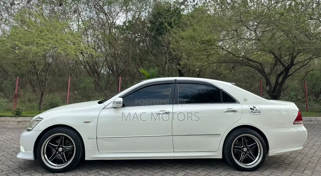 Toyota Crown 2004 White