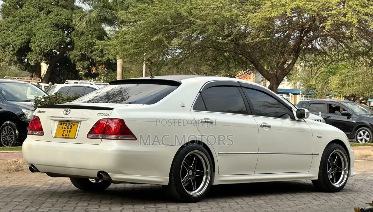 Toyota Crown 2004 White