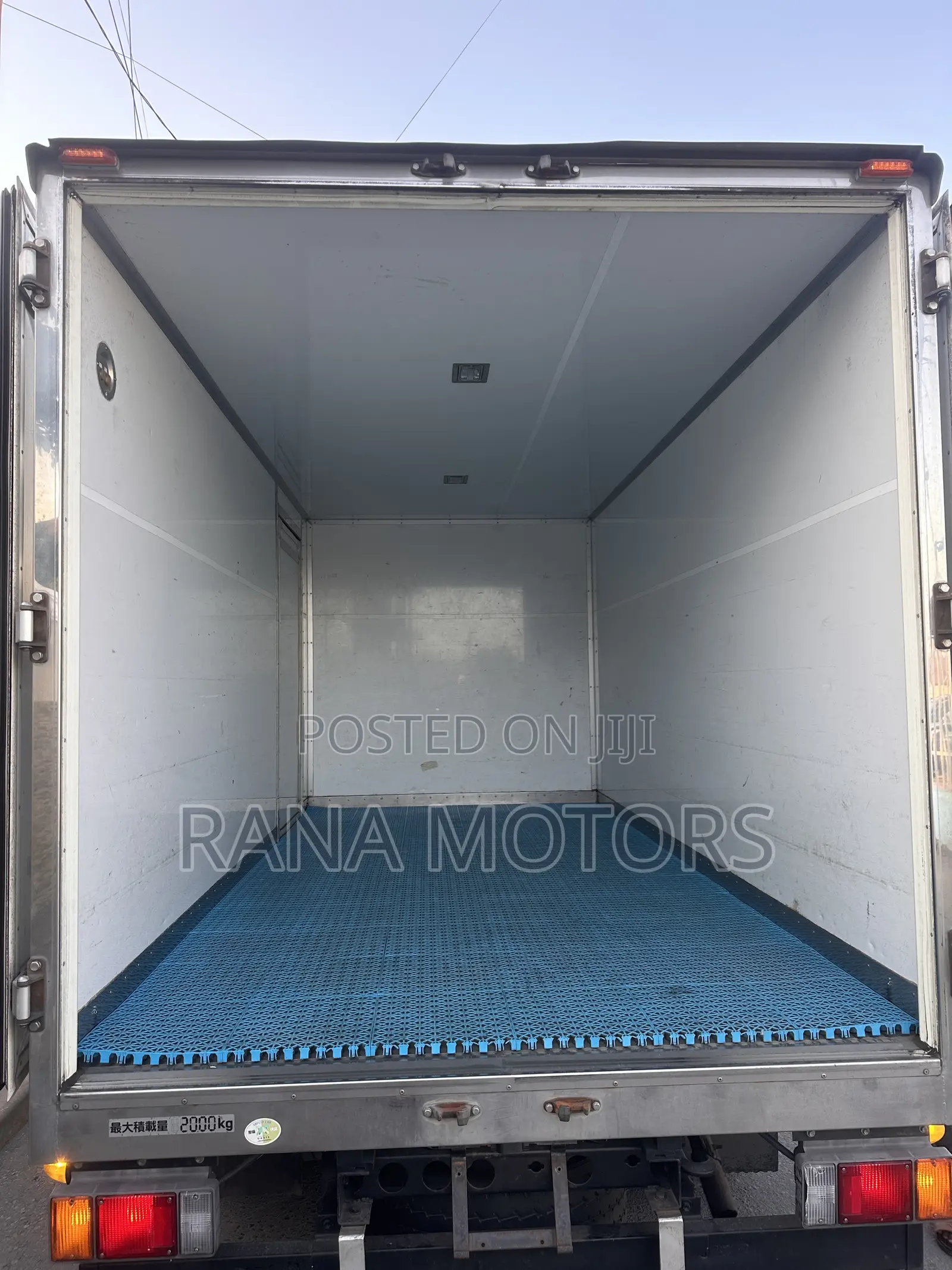 Isuzu Elf Box 2005 White