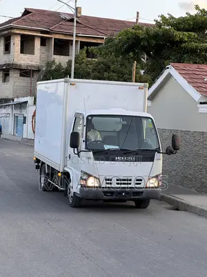 Isuzu Elf Box 2005 White