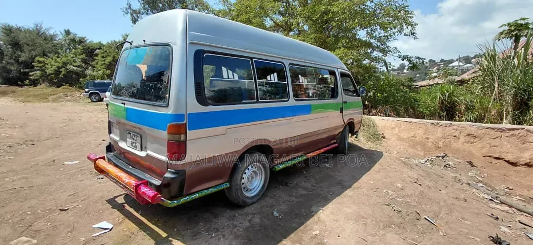 Toyota HiAce 2006 Silver