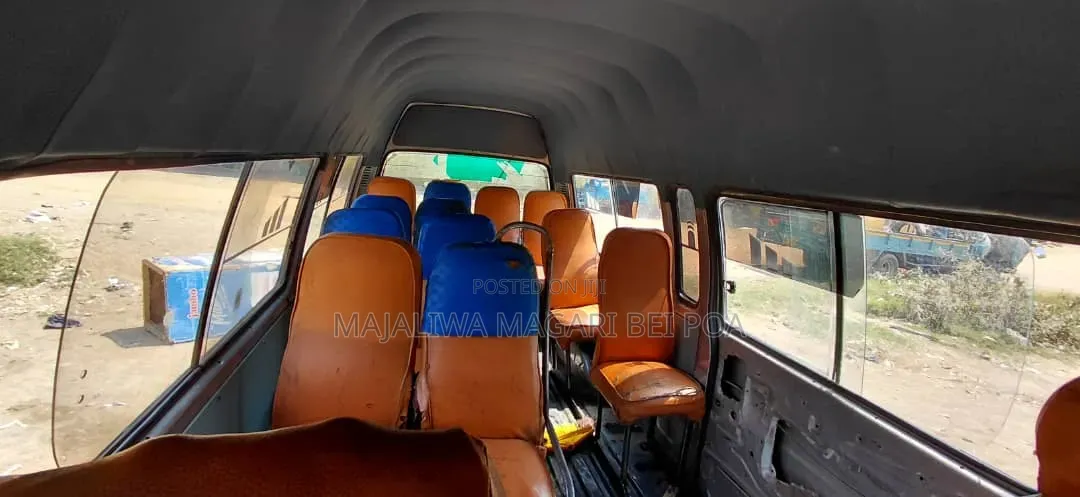 Toyota HiAce 2006 Silver