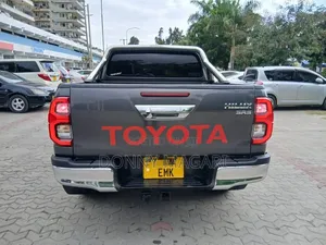 Toyota Hilux 2020 Gray