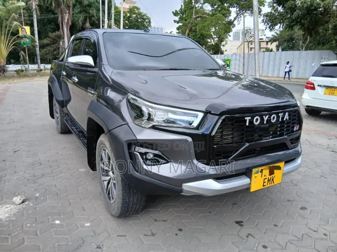 Toyota Hilux 2020 Gray