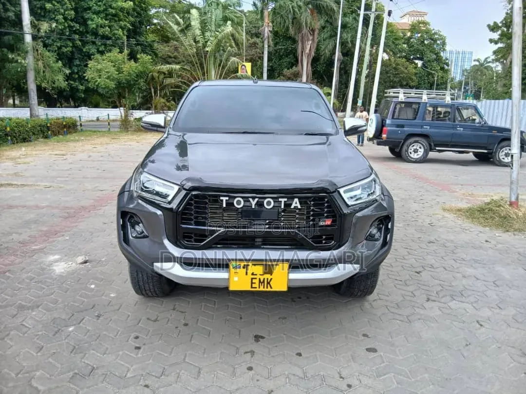 Toyota Hilux 2020 Gray