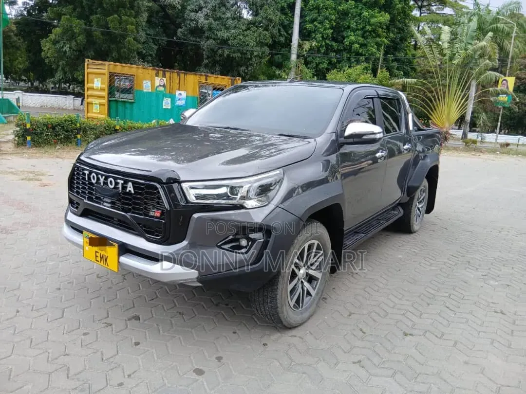Toyota Hilux 2020 Gray