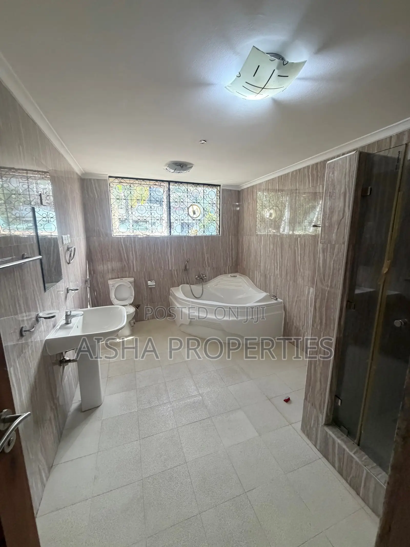 5bdrm House in Ada Estate for rent