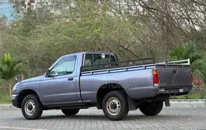 Nissan Pick-Up 2001 Purple