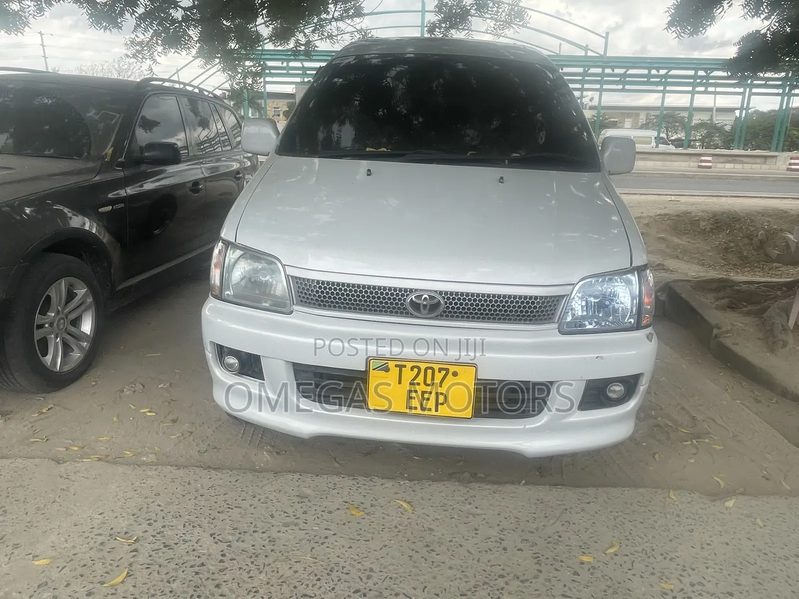 Toyota Noah 2.0 AWD (8 Seater) 2002 White