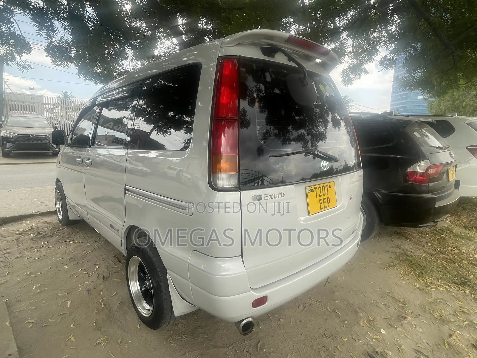 Toyota Noah 2.0 AWD (8 Seater) 2002 White