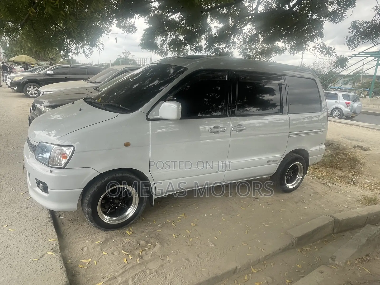 Toyota Noah 2.0 AWD (8 Seater) 2002 White