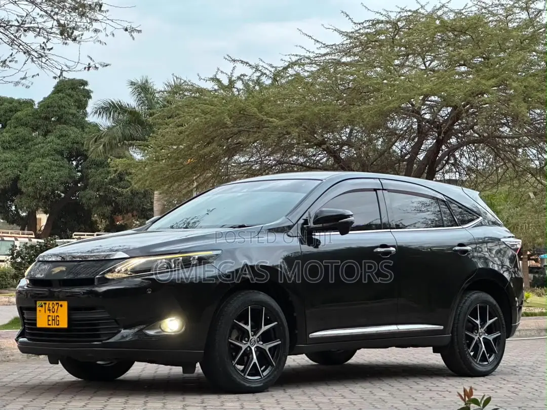 Toyota Harrier 2.0 4WD 2017 Black