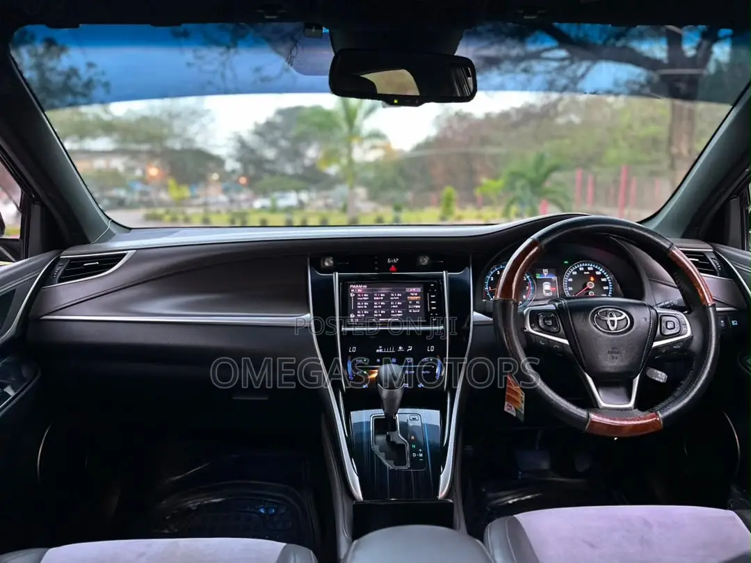 Toyota Harrier 2.0 4WD 2017 Black
