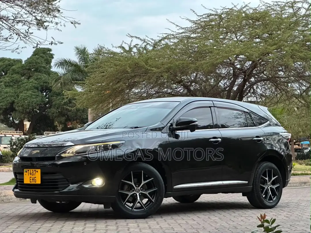 Toyota Harrier 2.0 4WD 2017 Black
