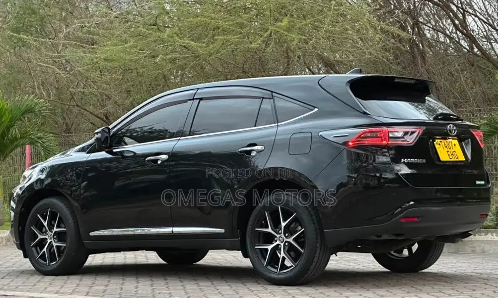 Toyota Harrier 2.0 4WD 2017 Black