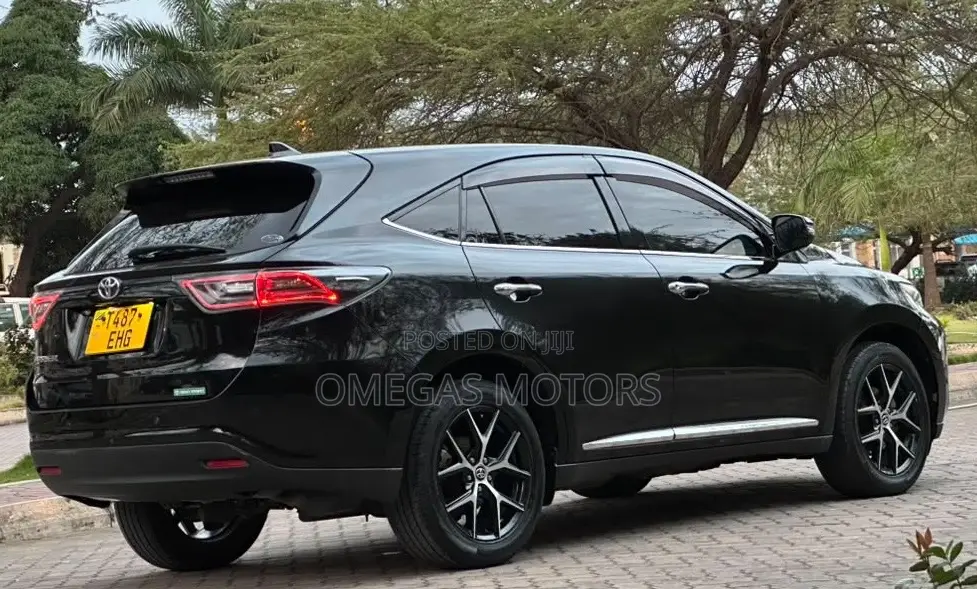 Toyota Harrier 2.0 4WD 2017 Black
