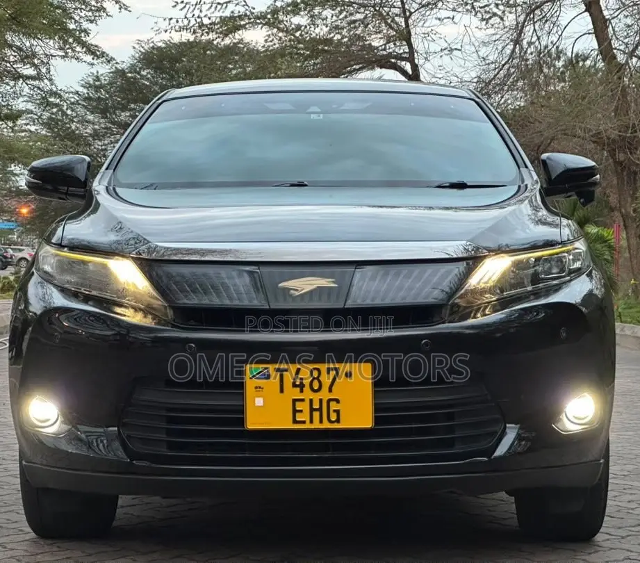 Toyota Harrier 2.0 4WD 2017 Black