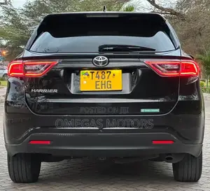 Toyota Harrier 2.0 4WD 2017 Black