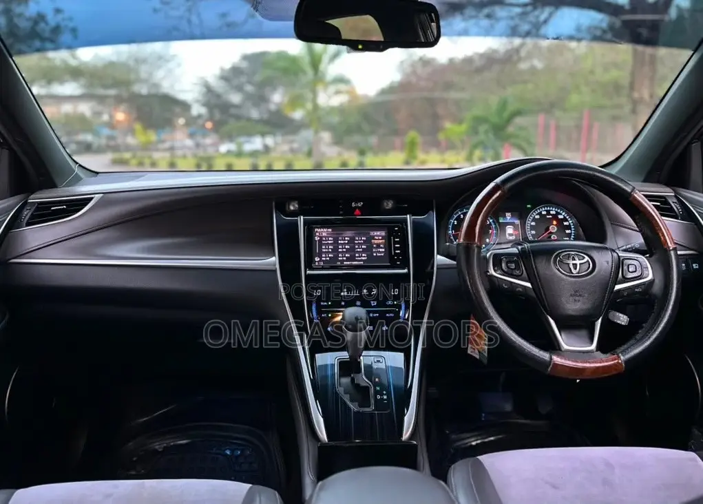 Toyota Harrier 2.0 4WD 2017 Black