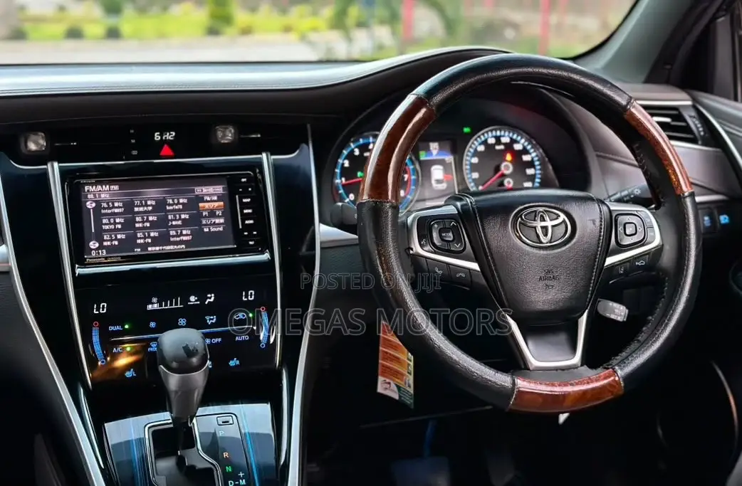 Toyota Harrier 2.0 4WD 2017 Black