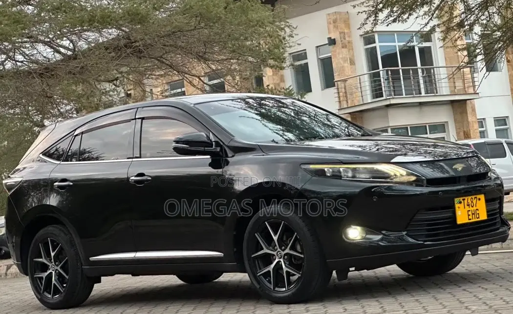 Toyota Harrier 2.0 4WD 2017 Black