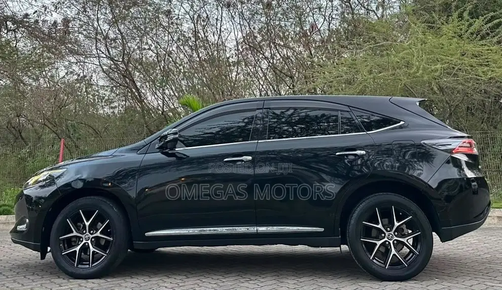 Toyota Harrier 2.0 4WD 2017 Black