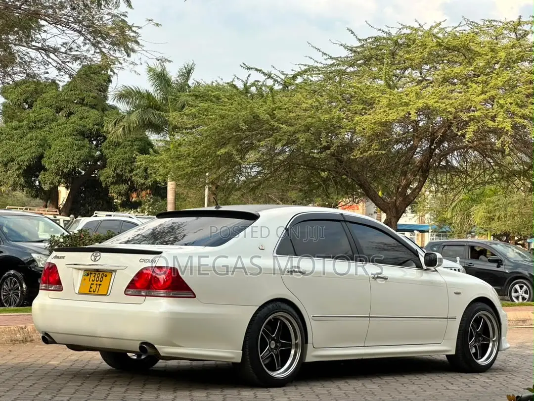 Toyota Crown 2004 White