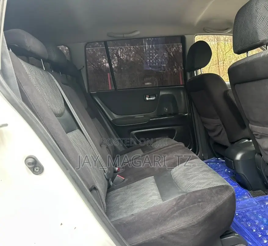 Toyota Kluger 2003 White