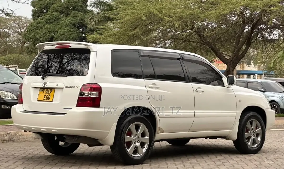 Toyota Kluger 2003 White