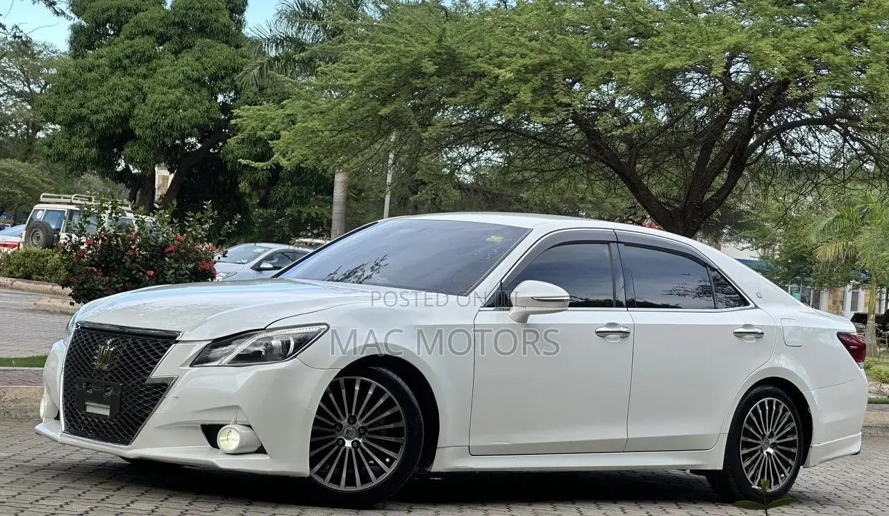 Toyota Crown 2014 White