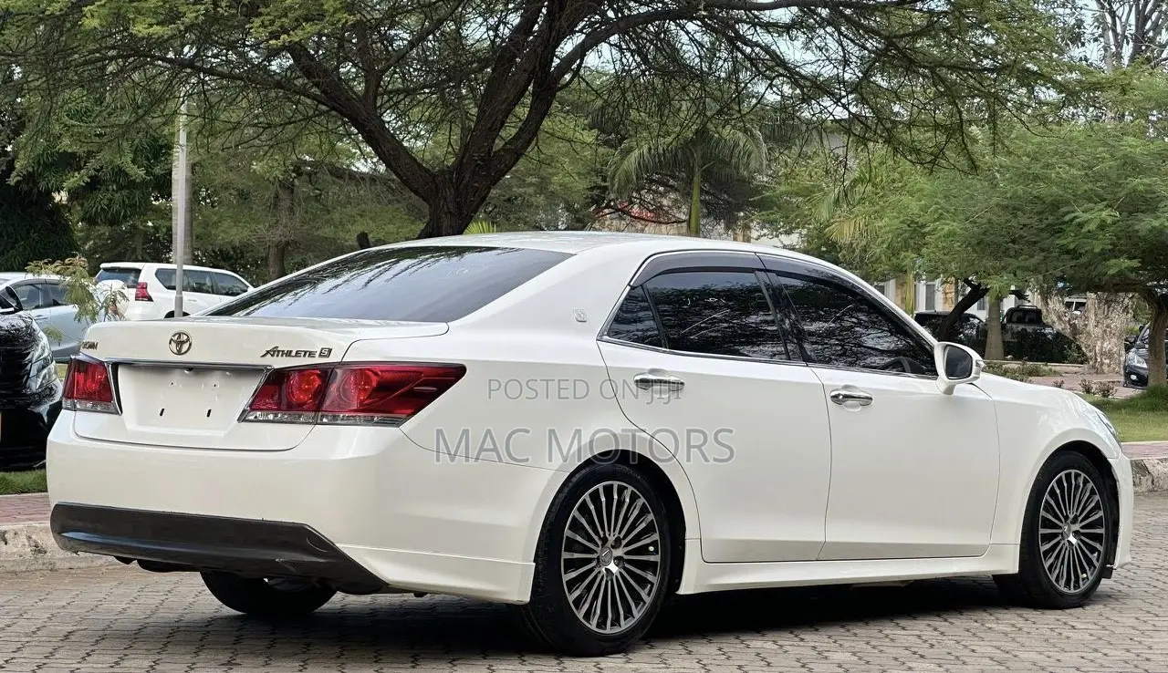 Toyota Crown 2014 White