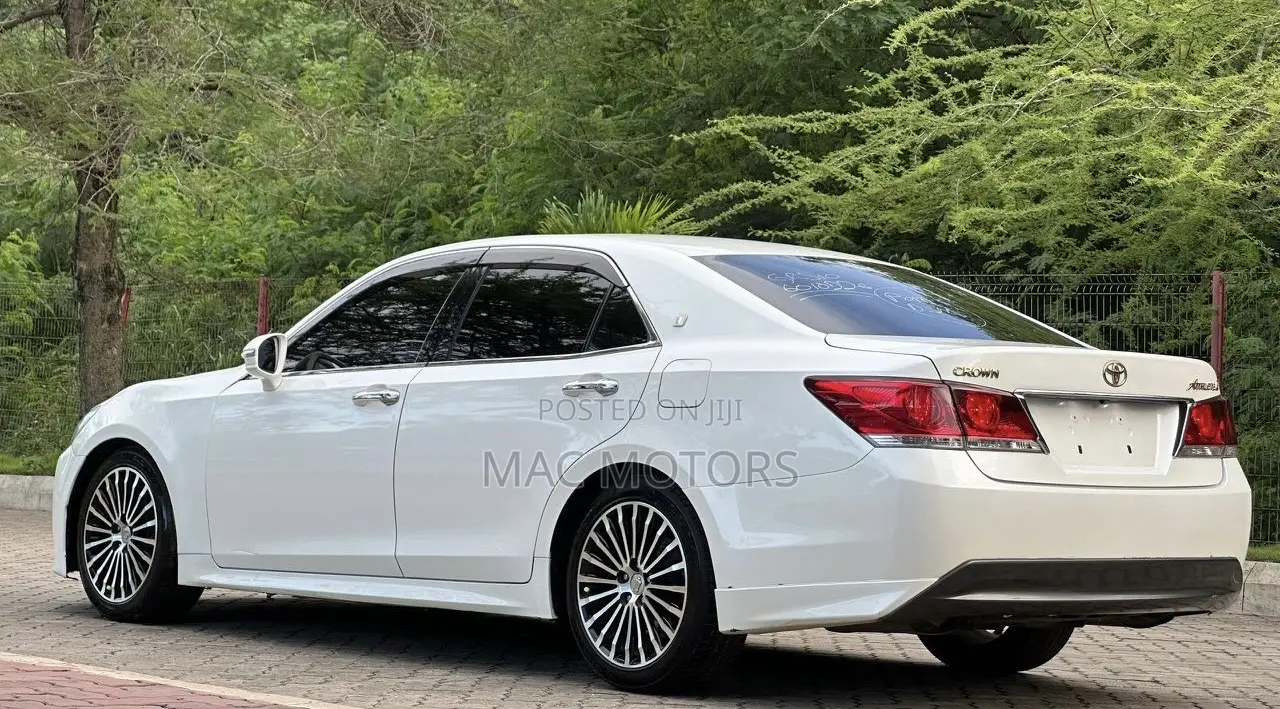 Toyota Crown 2014 White
