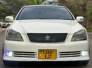 Toyota Crown 2004 White