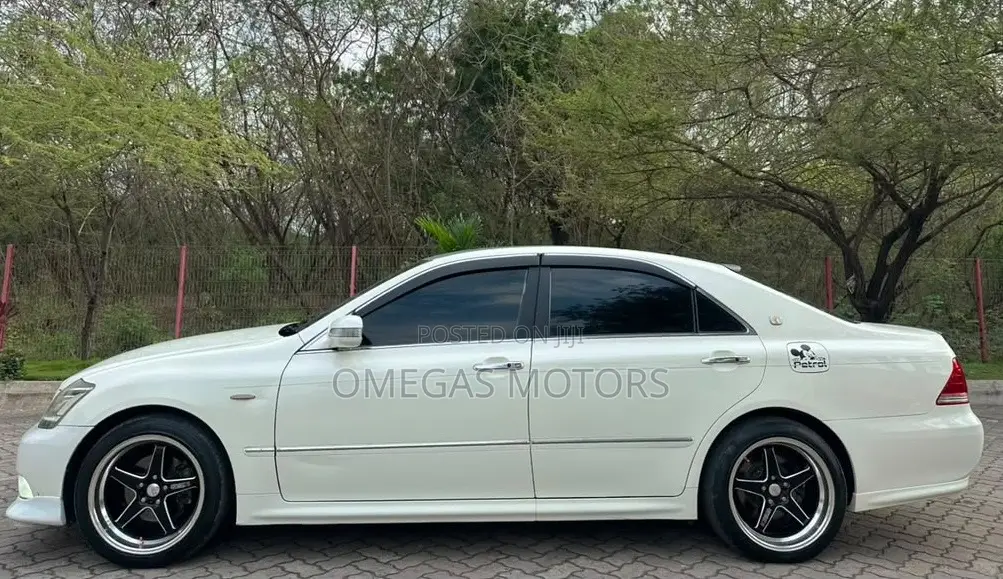 Toyota Crown 2004 White
