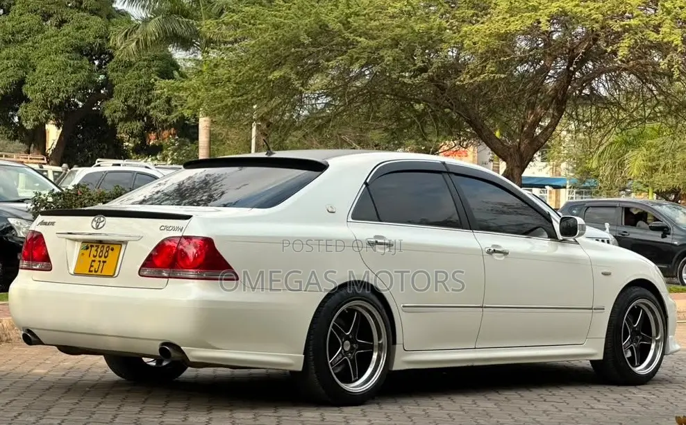 Toyota Crown 2004 White