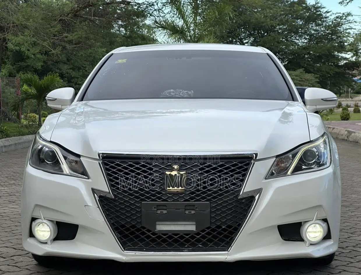 Toyota Crown 2014 White