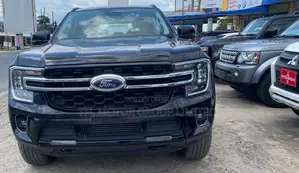 Ford Everest 2023 Black