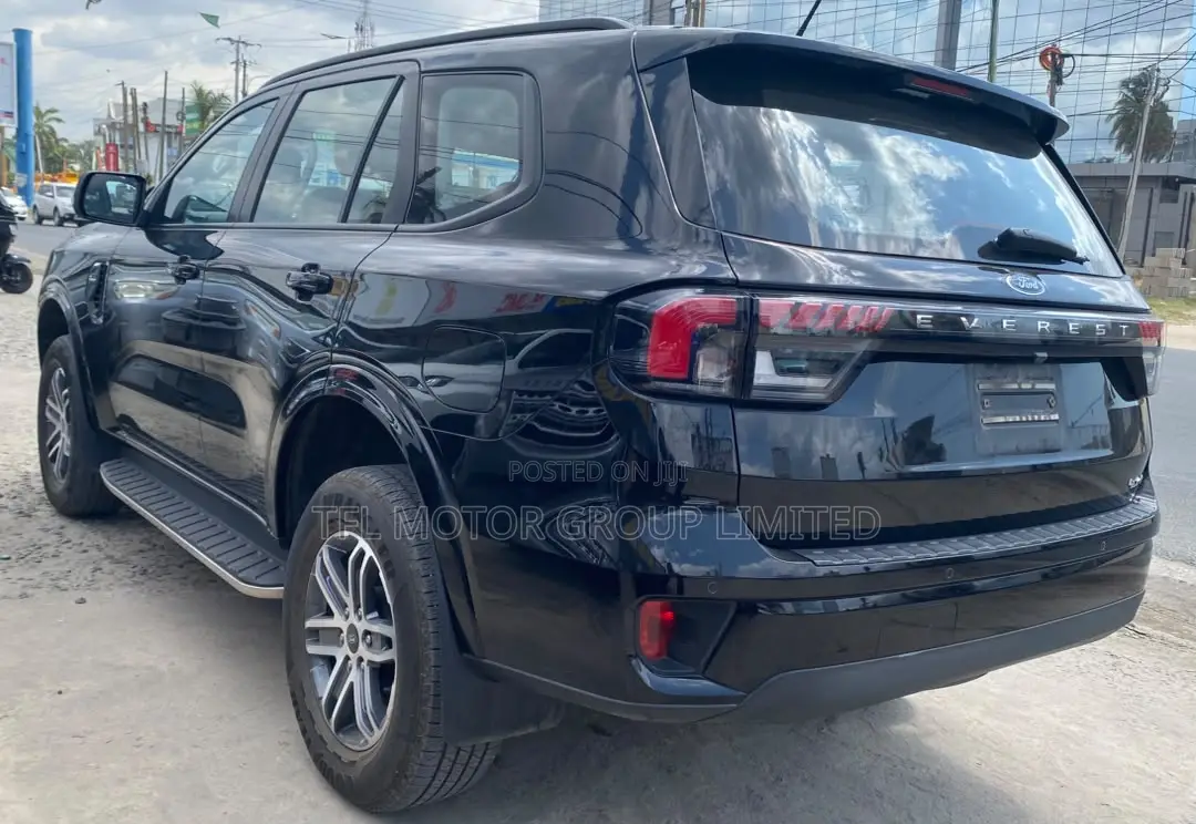 Ford Everest 2023 Black