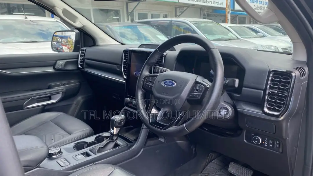Ford Everest 2023 Black